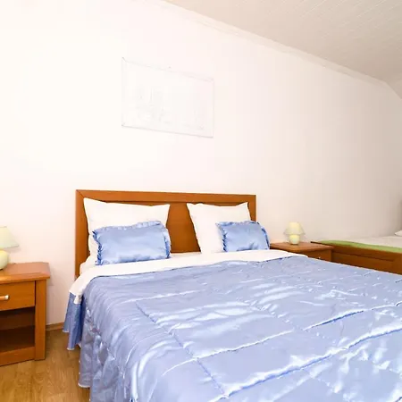 Apartments Villa Nikol דירה טרפאניי