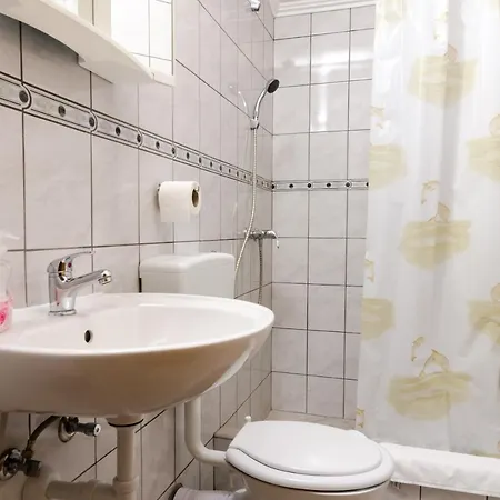Apartments Villa Nikol טרפאניי